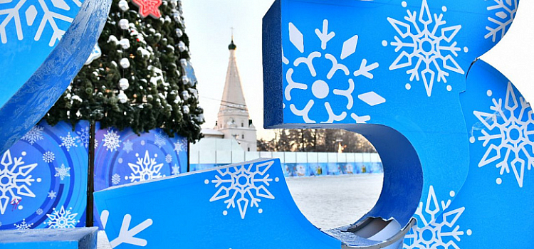 Тройка — лишняя: вандалы испортили новогоднее украшение в центре Ярославля