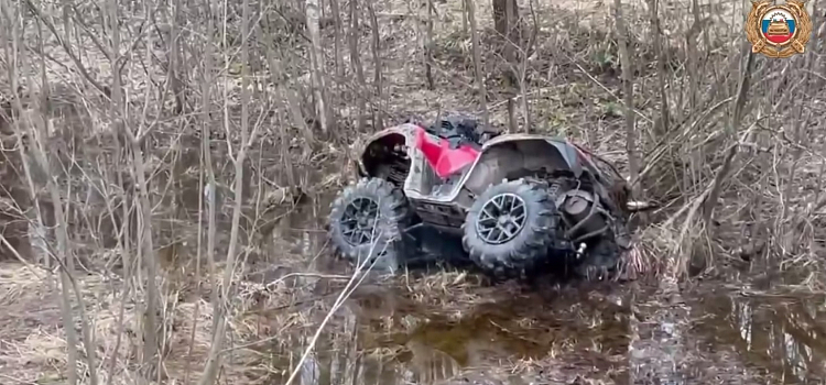 В Ярославской области погибли двое мужчин, катавшихся на квадроцикле_314659