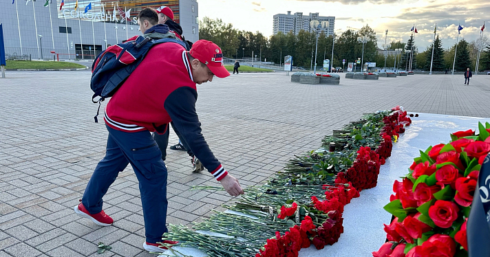 Весь хоккейный мир помнит: в Ярославле проходят мероприятия Дня памяти «Локомотива»_250997