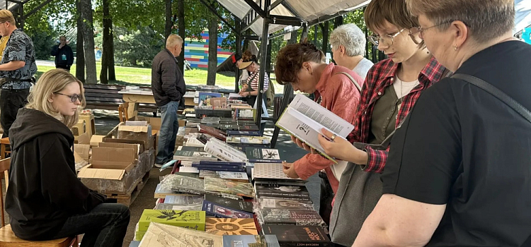 Книги, семья и звёздные авторы: как в Ярославле прошло «Книжное обострение»