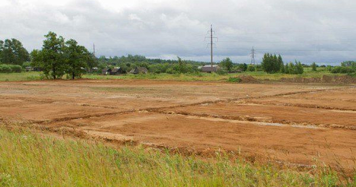 Поселок Щедрино получит кредит на завершение строительства футбольного поля 