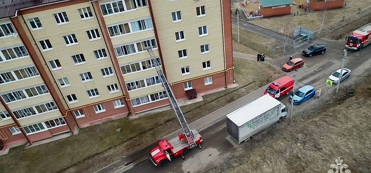 Неудачный монтаж газа: в посёлке под Ярославлем пожарные эвакуировали жильцов многоэтажки_294426