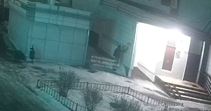 В Ярославле вновь ищут вандала, разрисовавшего дом