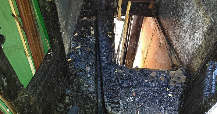 В Ярославской области пожар в многоквартирном доме унёс жизни двух людей