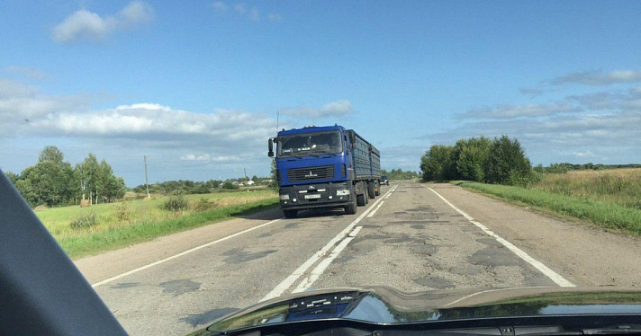 Власти Ярославской области опровергли принадлежность замеченных в регионе грузовых машин регоператору «Хартии»