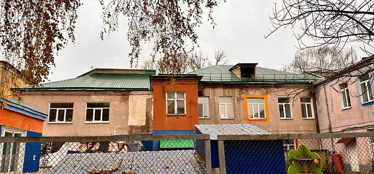 В Ярославле прокуратура проверила затянувшийся ремонт крыши детского сада_256388