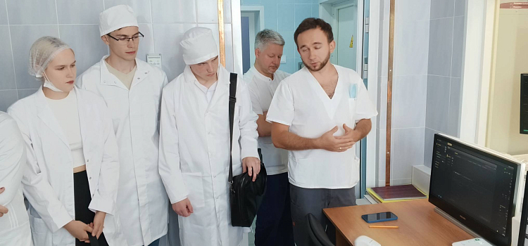 День знаний ЯГМУ: будущих врачей в Ярославле посвятили в студенты_250479