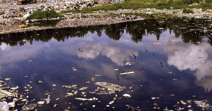 Взяли пробы воды у селивановского полигона в Угличском районе, где жители заявили о загрязнении реки стоками_159354