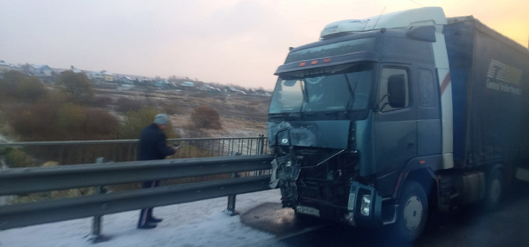 В Ярославле на окружной дороге из-за массового ДТП образовалась пробка_224685