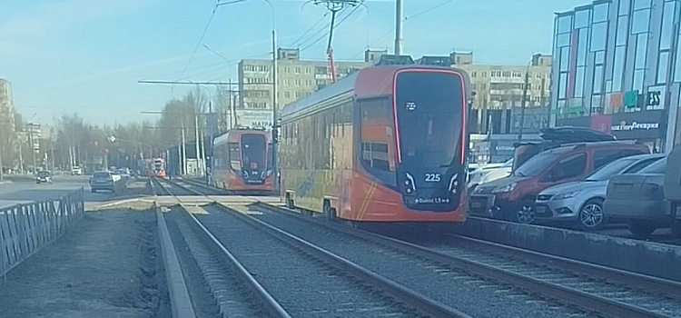 В Ярославле второй день подряд трамваи останавливают из-за возможной опасности на путях_313729