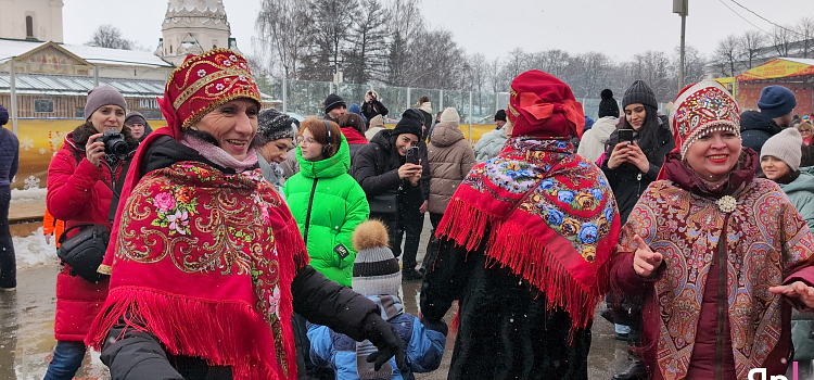 В лучших традициях: десятки тысяч ярославцев приняли участие в масленичных гуляниях_293008