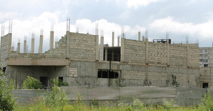 В Ярославле снова выставили на продажу недостроенный торговый центр