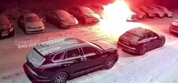Двое ярославцев сожгли в Вологде «Land Cruiser», чтобы отомстить его владельцу за дорожный конфликт
