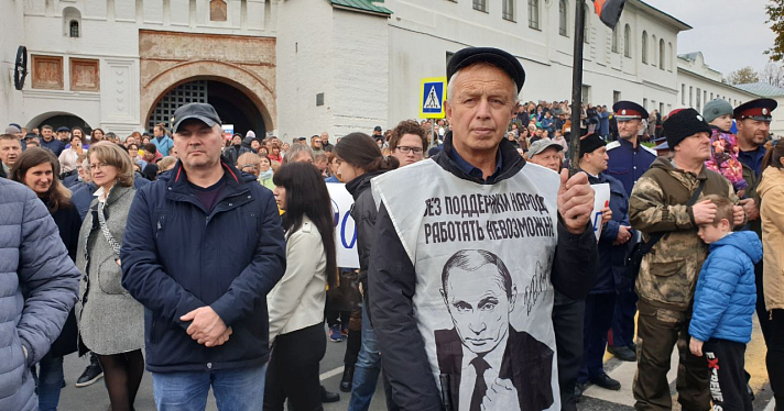 В поддержку референдумов: ярославцы собрались в центре города на митинге-концерте_222122
