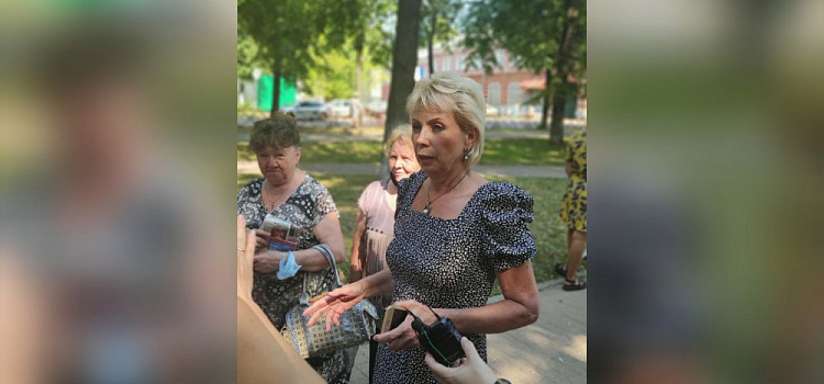 Депутат Лариса Ушакова: Старые деревья — опасность для детей