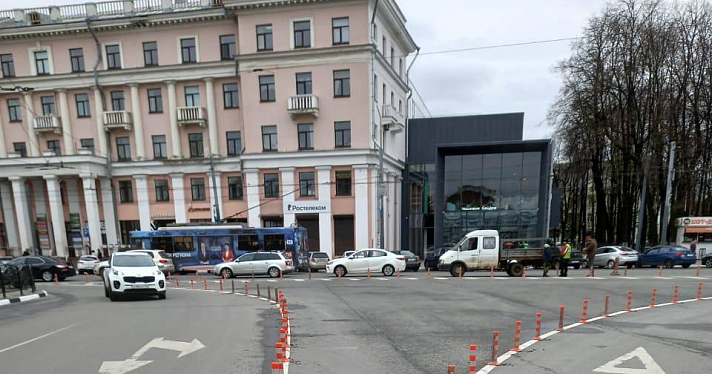 Столбики безопасности вернулись на площадь Волкова