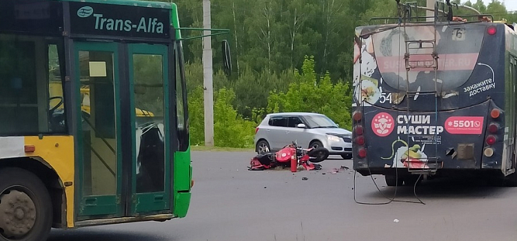 В Рыбинске в ДТП с троллейбусом погиб фельдшер скорой помощи_242480
