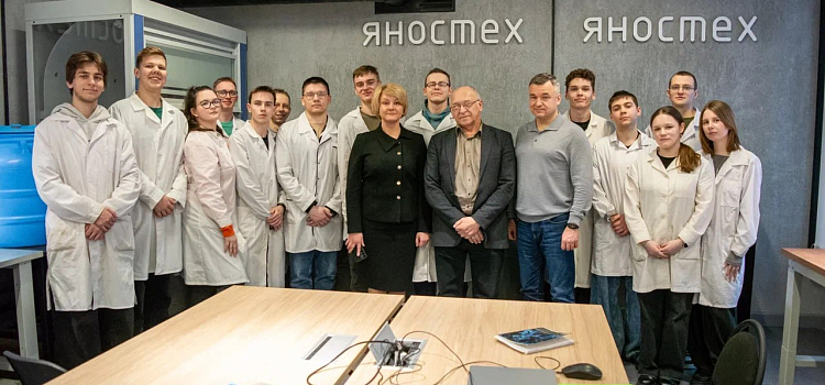 Замглавы Минпромторга РФ ознакомился с научно-исследовательской базой ЯГТУ_311813