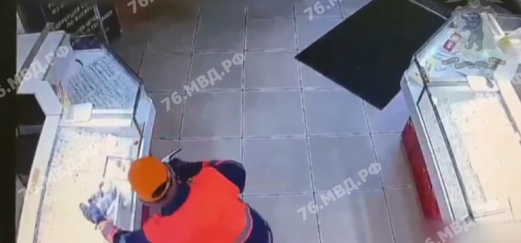 В Ярославле мужчина с игрушечным пистолетом ограбил ювелирный магазин