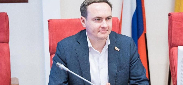 «Есть ряд пробелов в законодательстве». Депутат Антон Капралов — о льготах для многодетных семей и мерах против педофилии