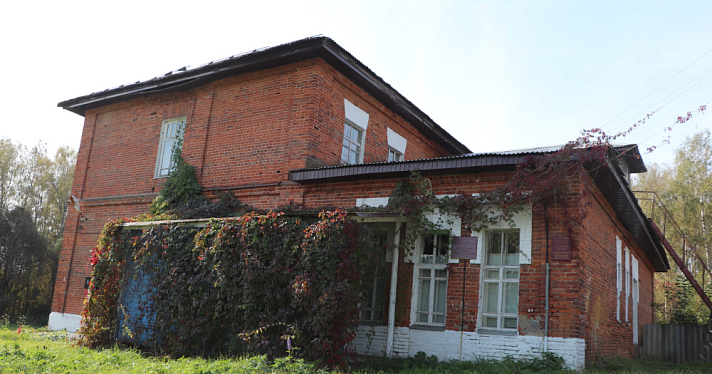 Под Ярославлем продают старинное здание земской школы