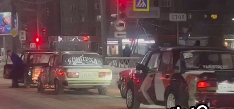 Ярославские стритрейсеры устроили дрифт на Московском проспекте