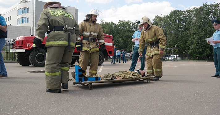 На «Шиннике» проходят соревнования добровольных пожарных бригад (Фото)_69623