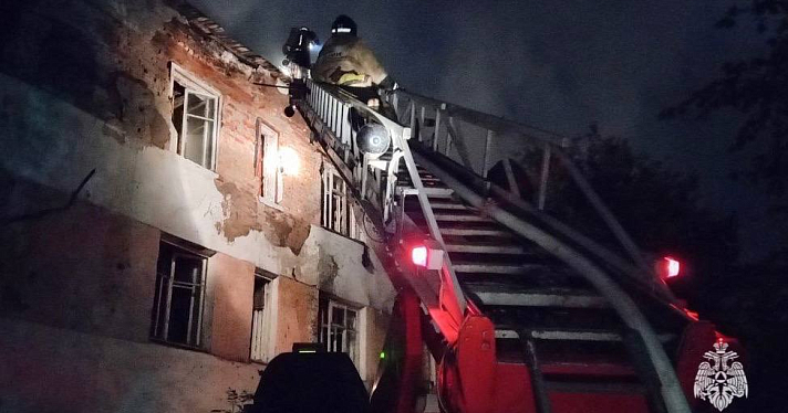 В Ярославле вновь горела заброшка в центре города