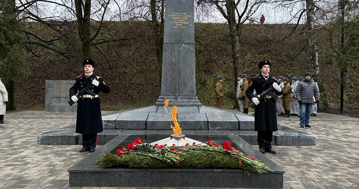 В Переславле-Залесском торжественно зажгли Вечный огонь