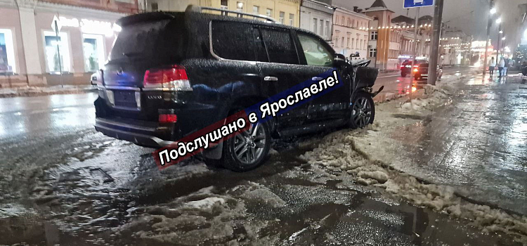 В Ярославле устанавливают личность водителя, протаранившего автомобили на улице Свободы_289529