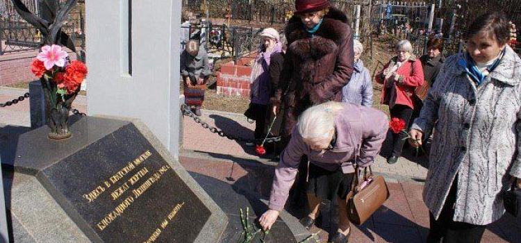 На Леонтьевском кладбище прошел митинг 