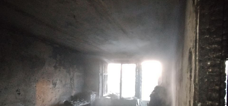 В Ярославле при пожаре в многоэтажке погибла женщина_295313