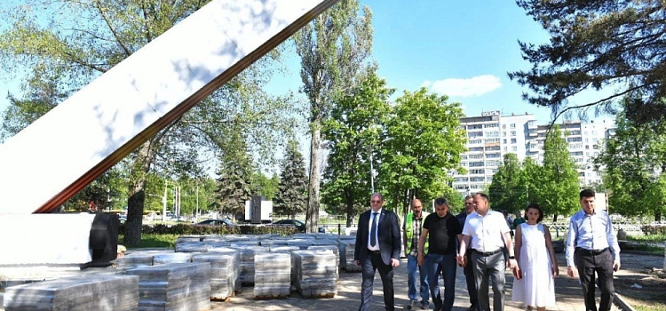 Мэру Ярославля поручили ходить по городу пешком
