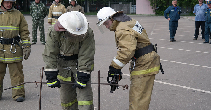 На «Шиннике» проходят соревнования добровольных пожарных бригад (Фото)_69620