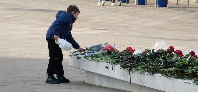Весь хоккейный мир помнит: в Ярославле проходят мероприятия Дня памяти «Локомотива»_251001