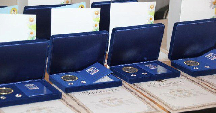 9 ярославских семейных пар получили медаль «За любовь и верность»
