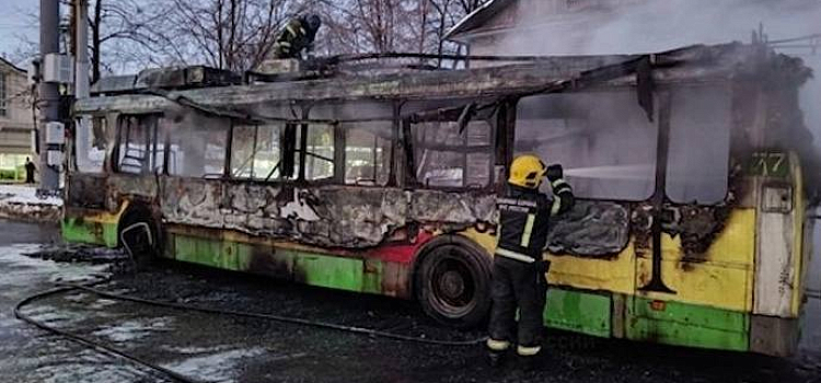 Сгоревший в Ярославле троллейбус все-таки решили списать