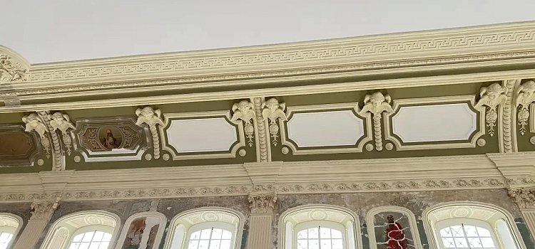 Во время реставрации храма Петра и Павла в Ярославле на потолке проявились трещины_311259