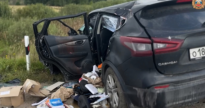 Nissan влетел в КамАЗ: в Ярославской области в ДТП погибли подросток и мужчина, женщина пострадала