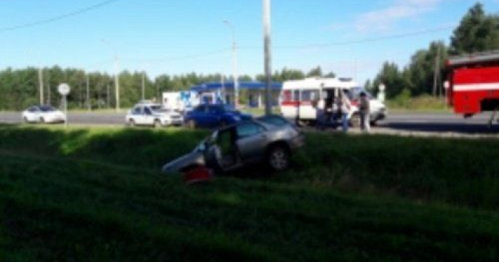 Под Ярославлем водитель иномарки умер за рулем 