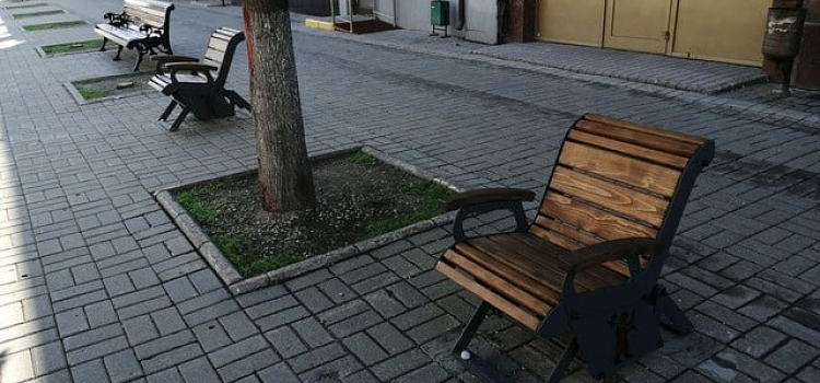 В центре Ярославля появились лавочки для интровертов