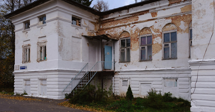 В Ярославле волонтёры привели в порядок старинную усадьбу Коковцовых