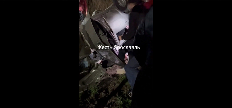 Погиб на месте: под Ярославлем произошло тройное ДТП_239031