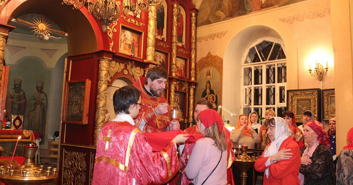 Живем на пожертвования: священнослужитель из Рыбинска объяснил, почему крещение в церкви не бесплатное