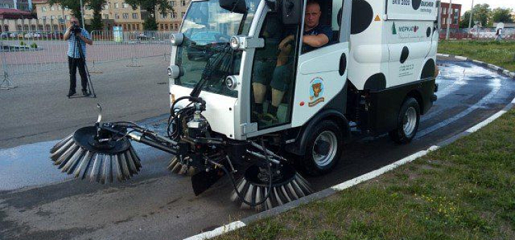В Ярославле состоялась презентация новой техники для уборки города  _73603
