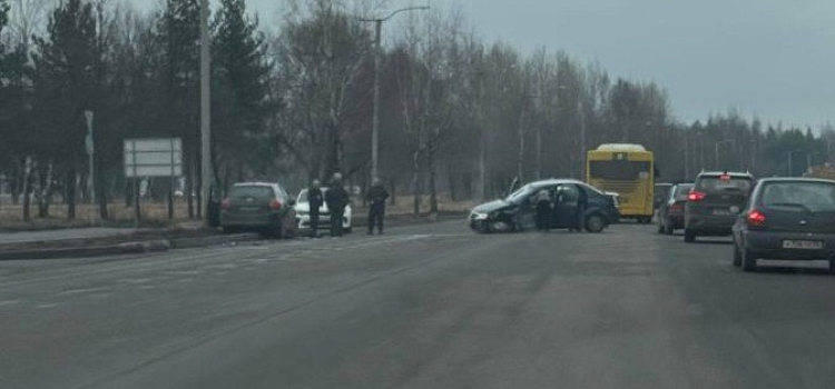 В Ярославле в ДТП у завода пострадали два человека