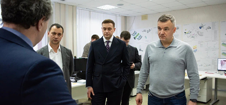 Замглавы Минпромторга РФ ознакомился с научно-исследовательской базой ЯГТУ_311810