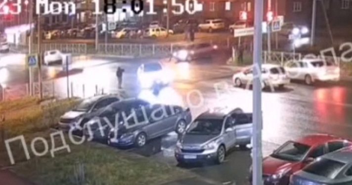 В Дзержинском районе Ярославля на пешеходном переходе сбили женщину