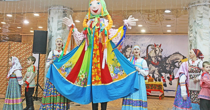 Весне быть: в Ярославле зиму проводили ярким праздником с участием мастериц «Юрьевского» и фольклорных ансамблей