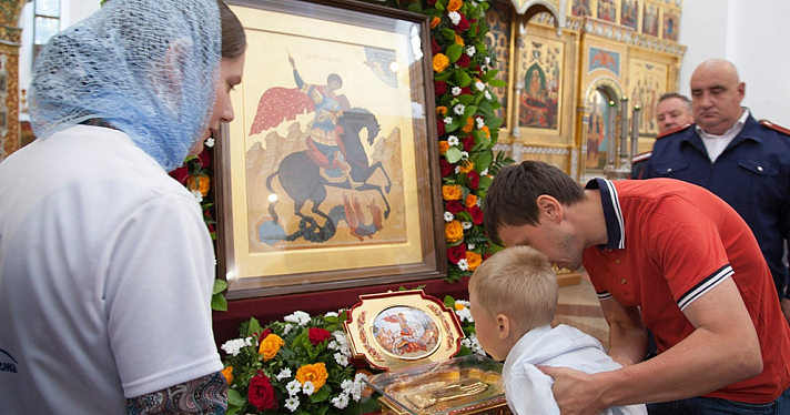 Молились о победе: в Ярославль привезли мощи великомученика Георгия Победоносца_249055